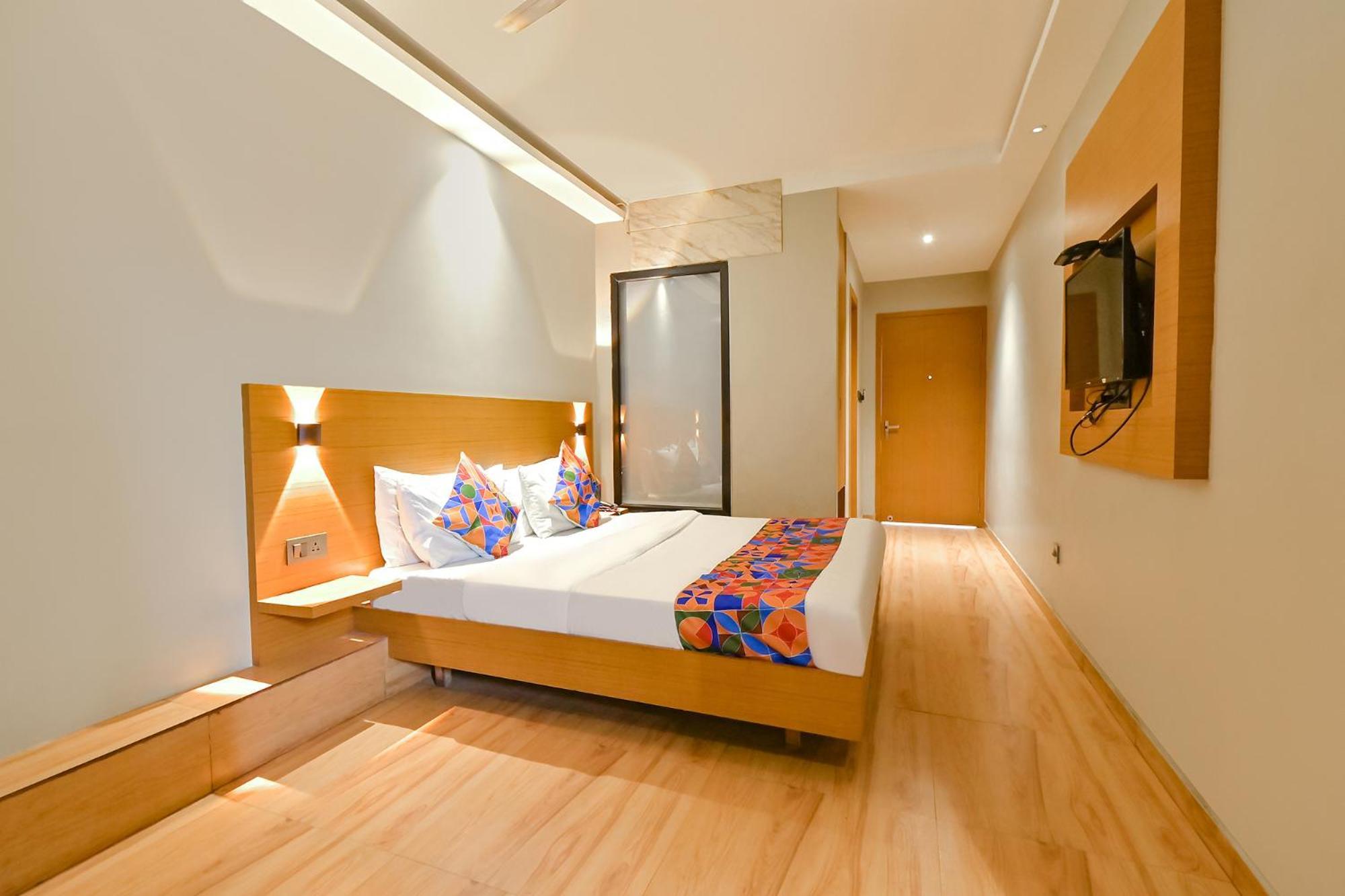 Fabhotel Penthouse - A K Dev Road Guwahati Buitenkant foto