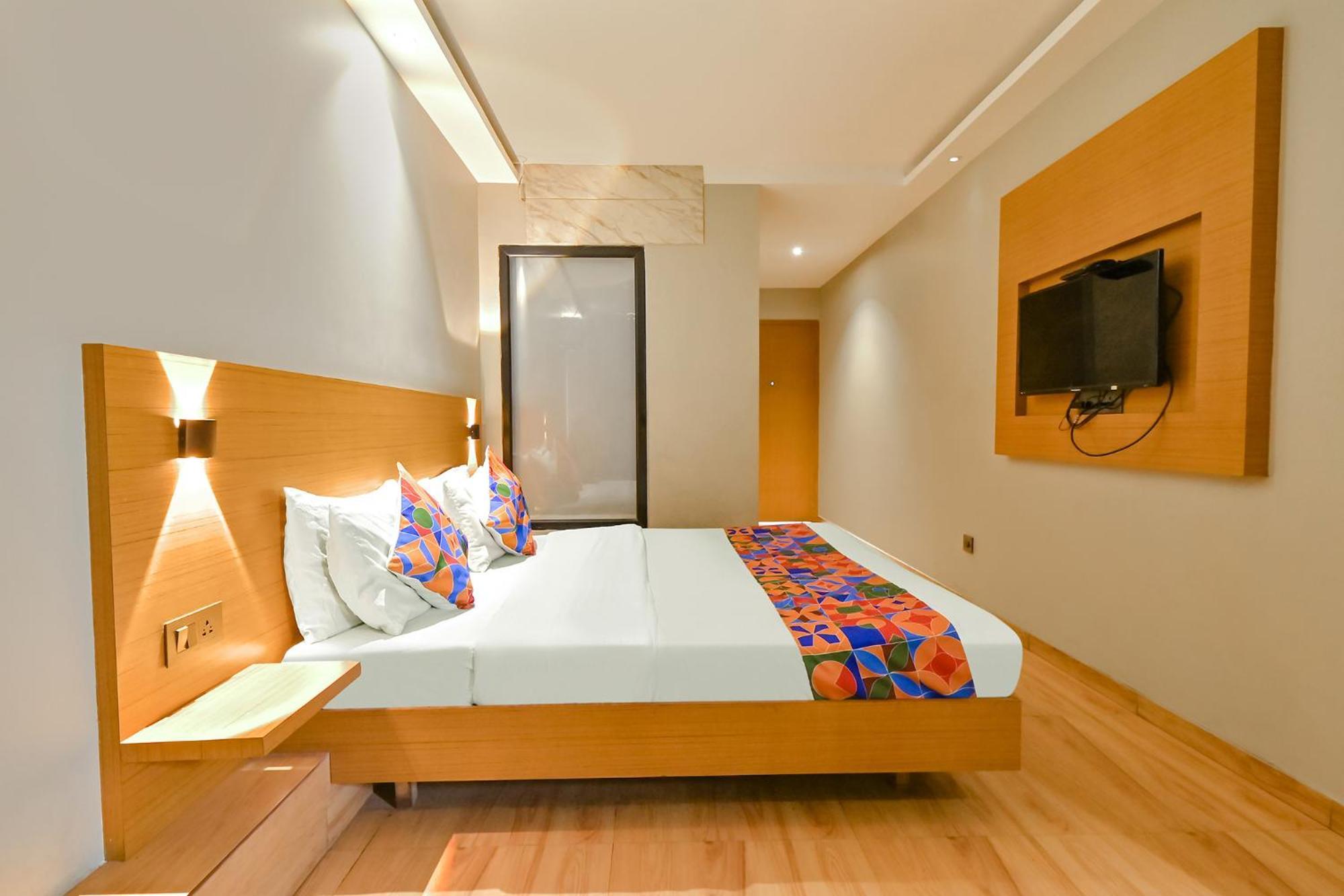 Fabhotel Penthouse - A K Dev Road Guwahati Buitenkant foto