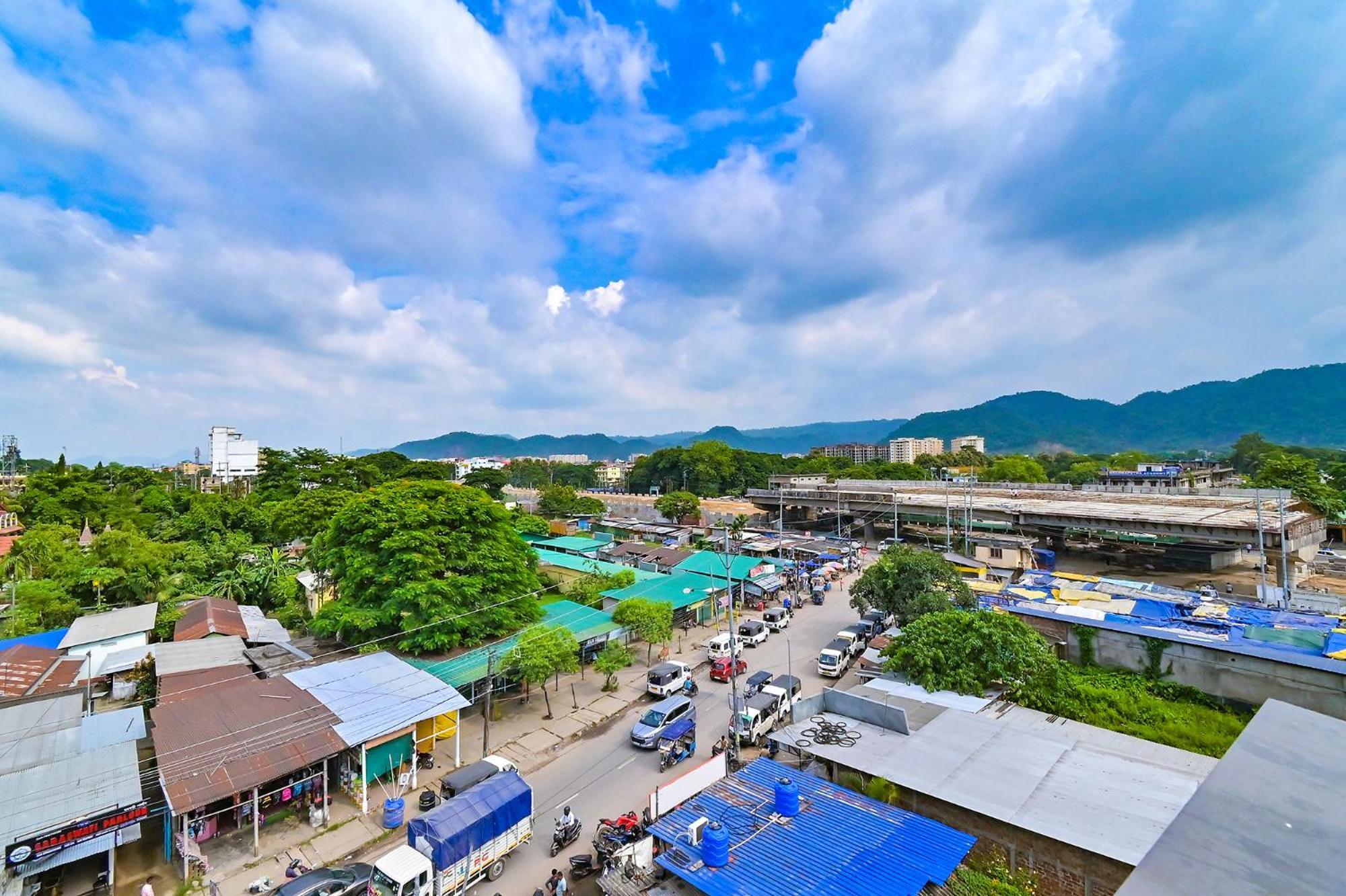 Fabhotel Penthouse - A K Dev Road Guwahati Buitenkant foto