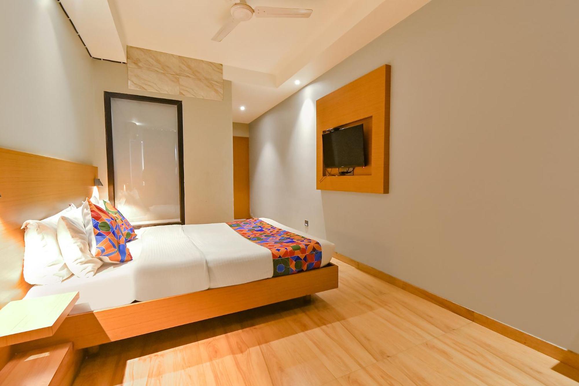 Fabhotel Penthouse - A K Dev Road Guwahati Buitenkant foto