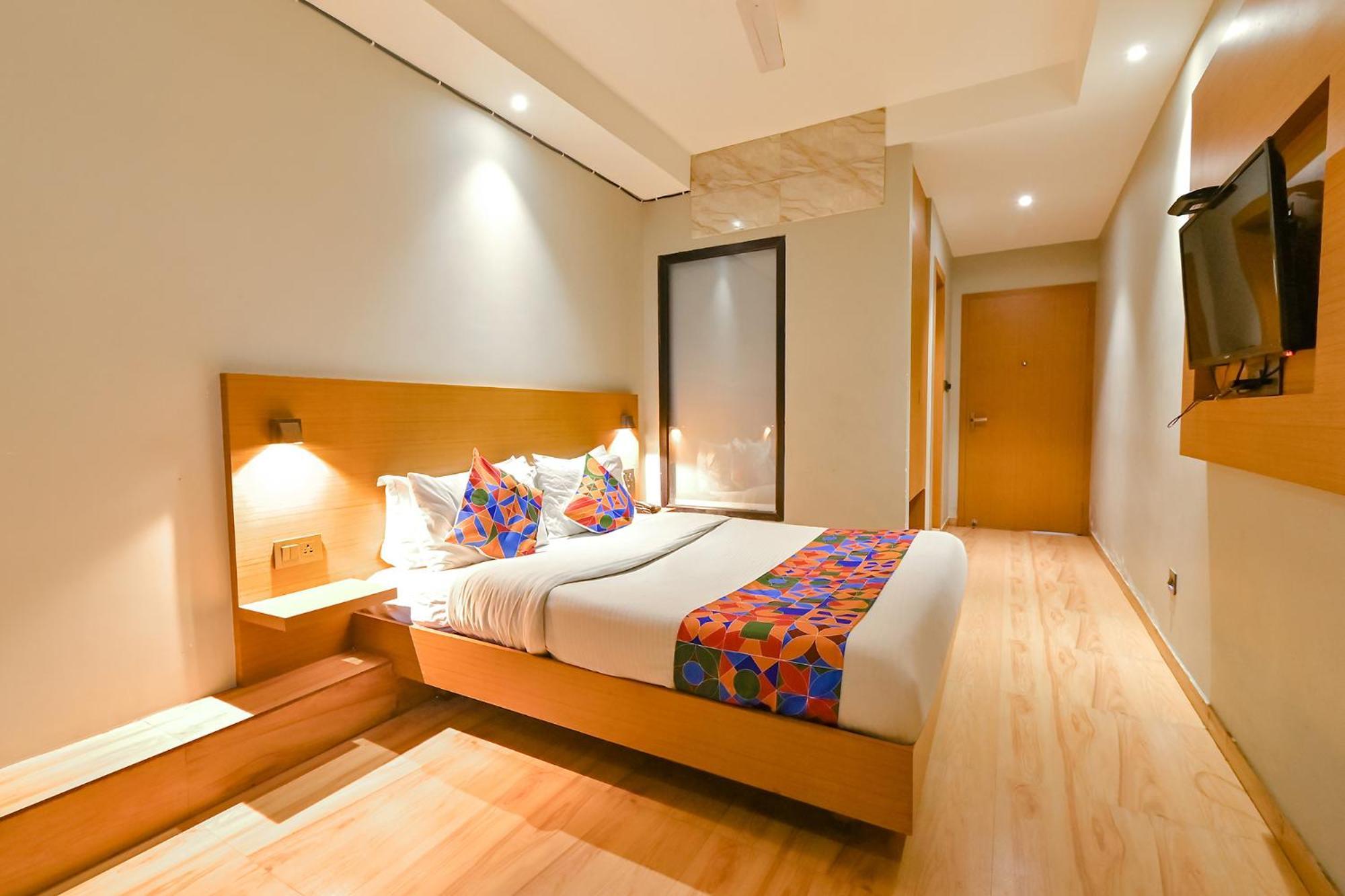 Fabhotel Penthouse - A K Dev Road Guwahati Buitenkant foto