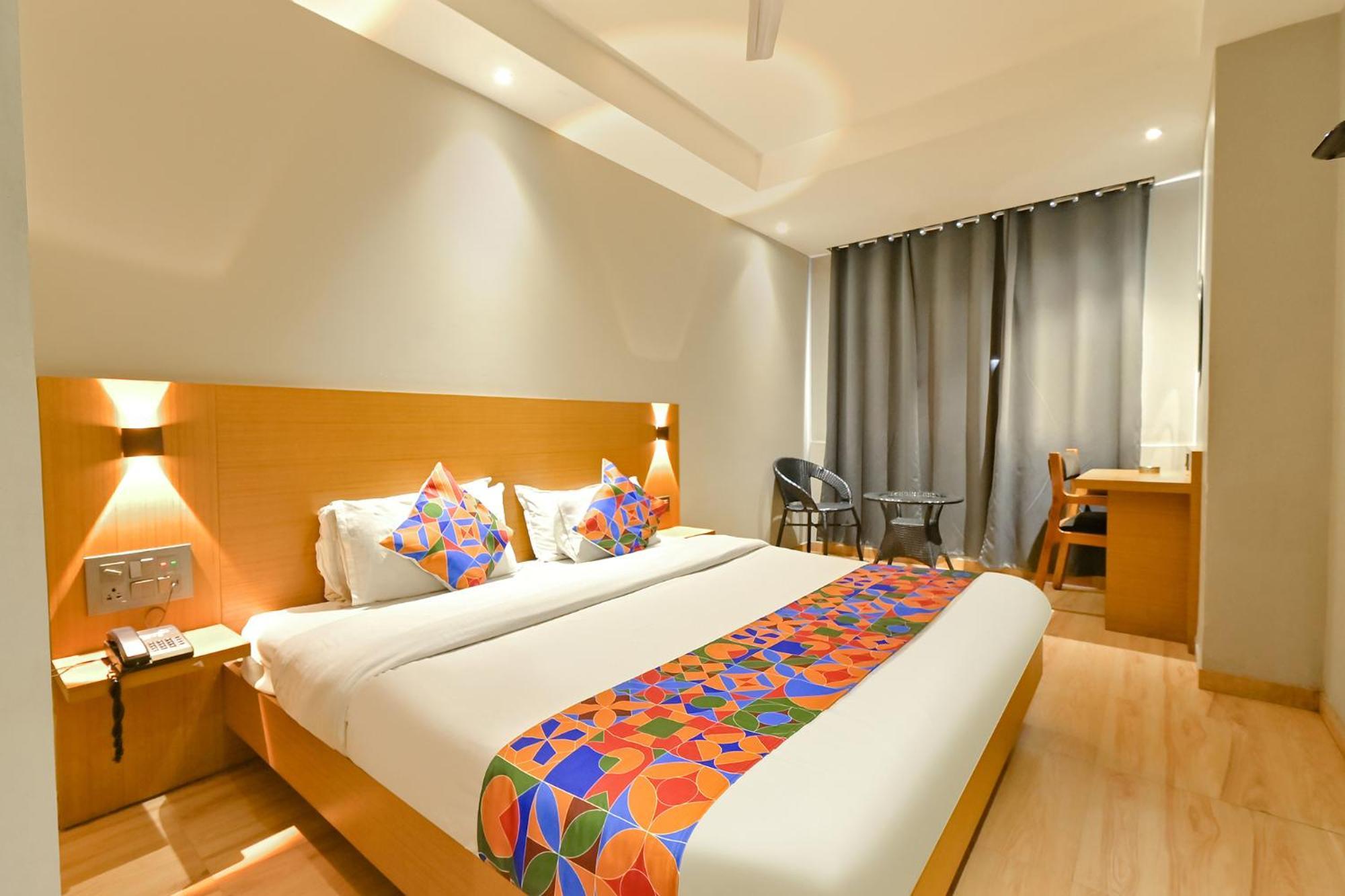 Fabhotel Penthouse - A K Dev Road Guwahati Buitenkant foto