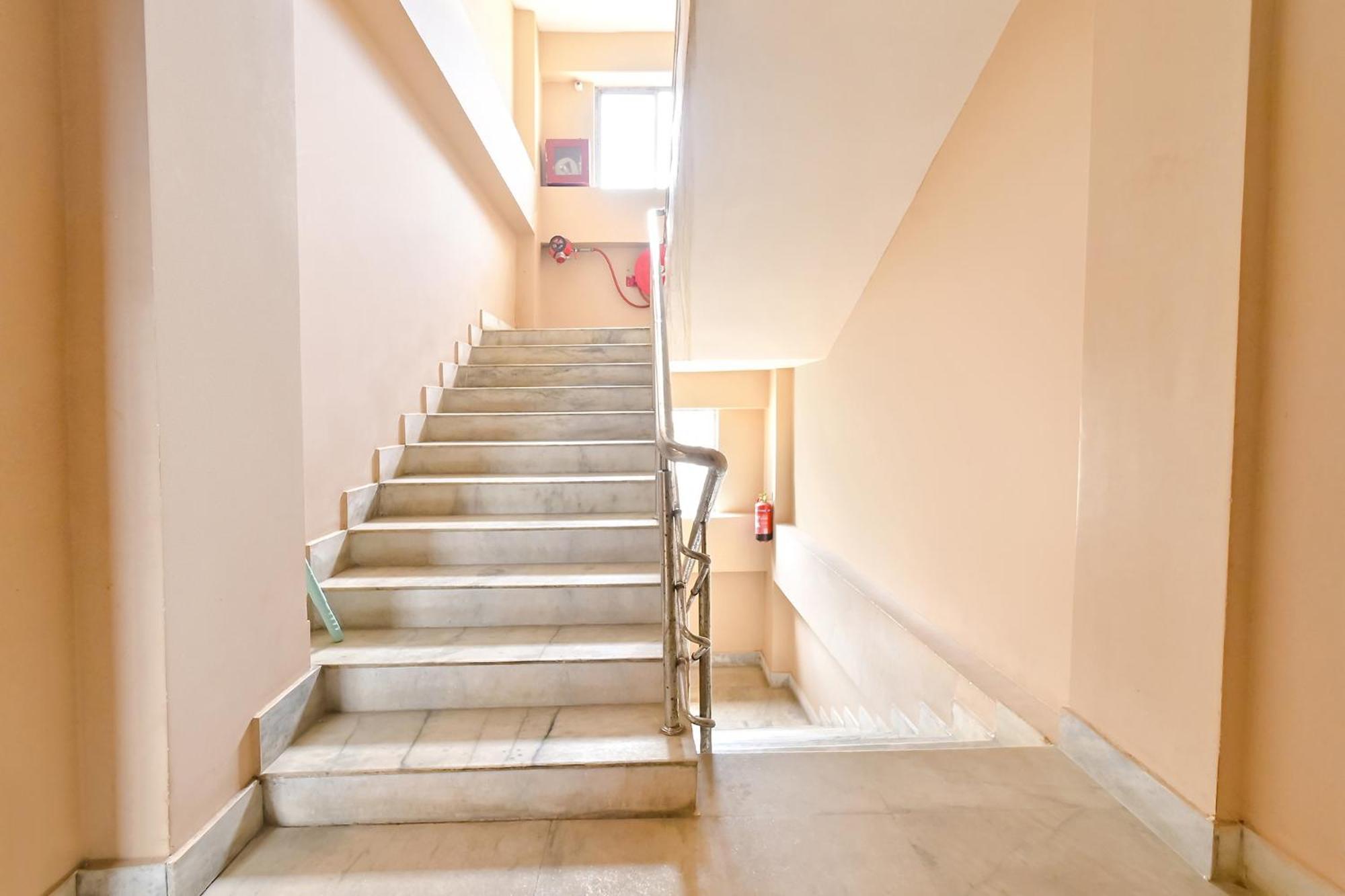Fabhotel Penthouse - A K Dev Road Guwahati Buitenkant foto