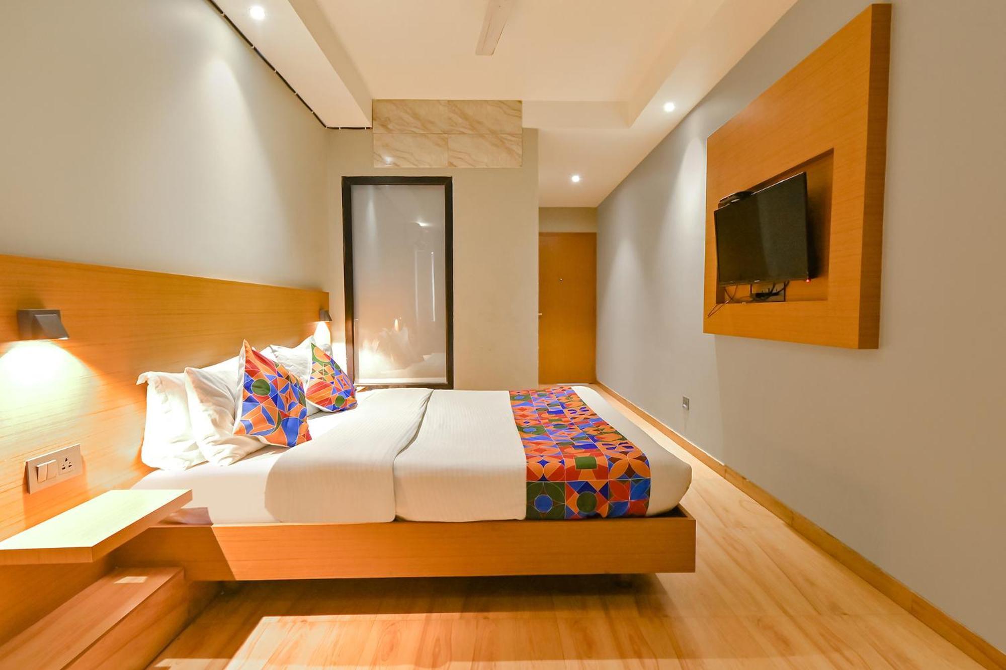 Fabhotel Penthouse - A K Dev Road Guwahati Buitenkant foto