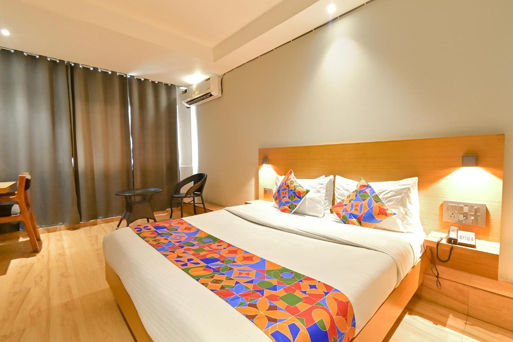 Fabhotel Penthouse - A K Dev Road Guwahati Buitenkant foto
