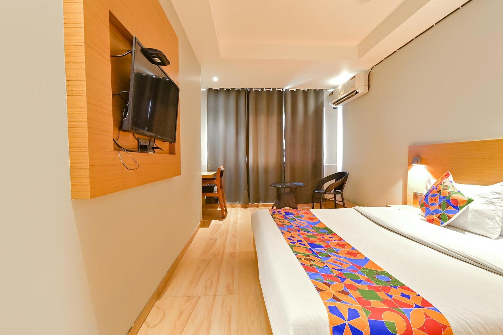 Fabhotel Penthouse - A K Dev Road Guwahati Buitenkant foto