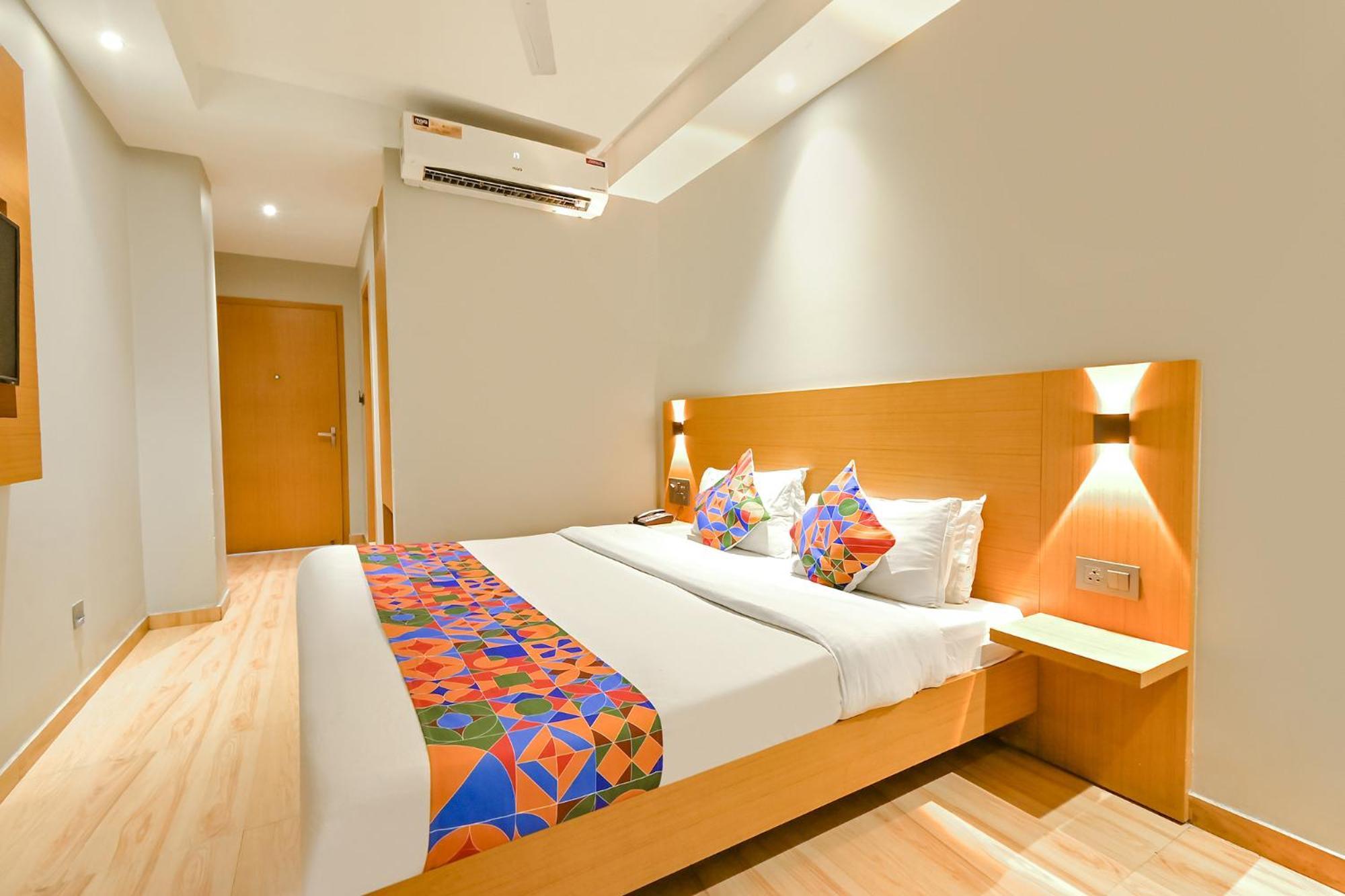 Fabhotel Penthouse - A K Dev Road Guwahati Buitenkant foto