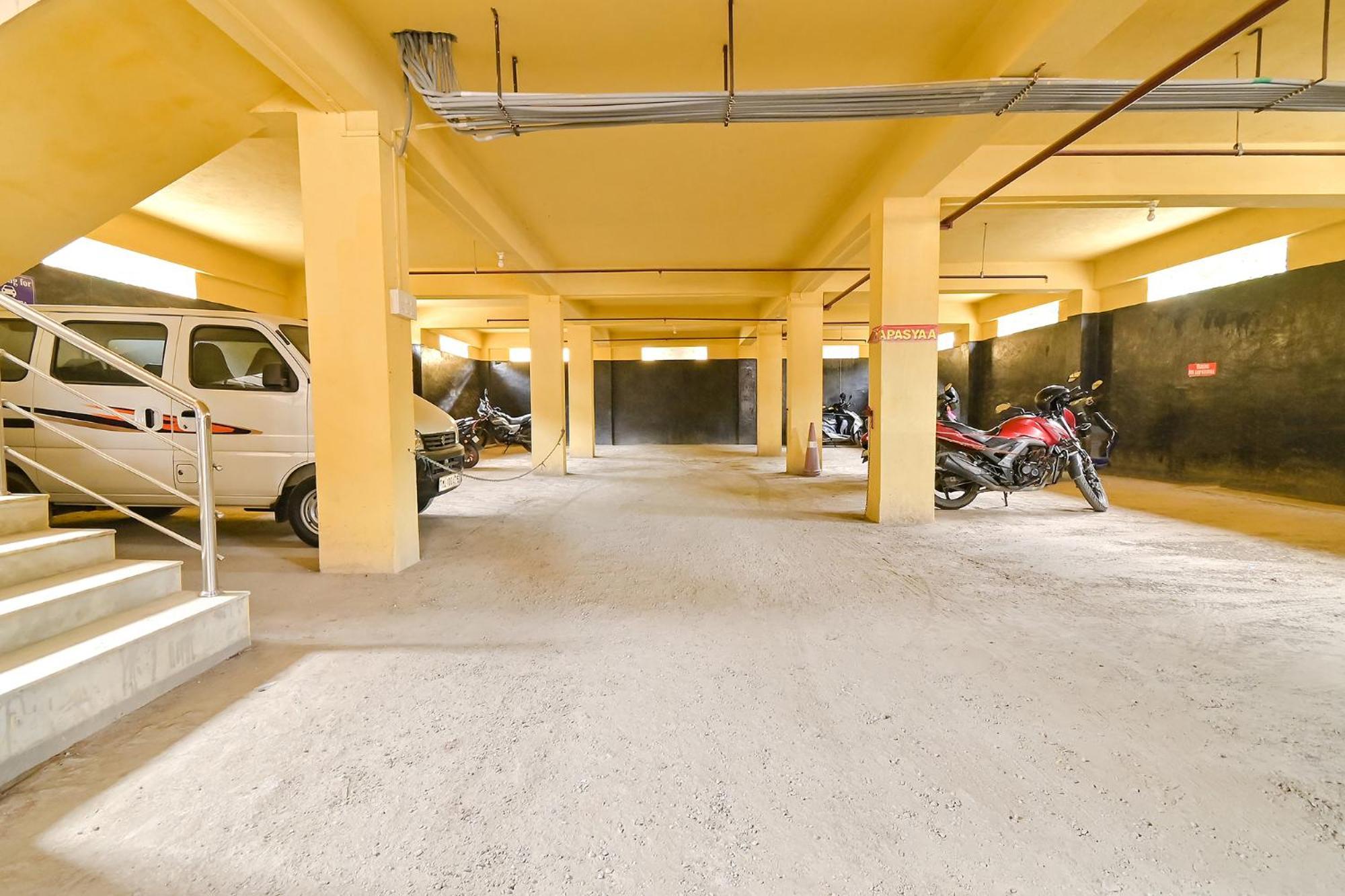 Fabhotel Penthouse - A K Dev Road Guwahati Buitenkant foto