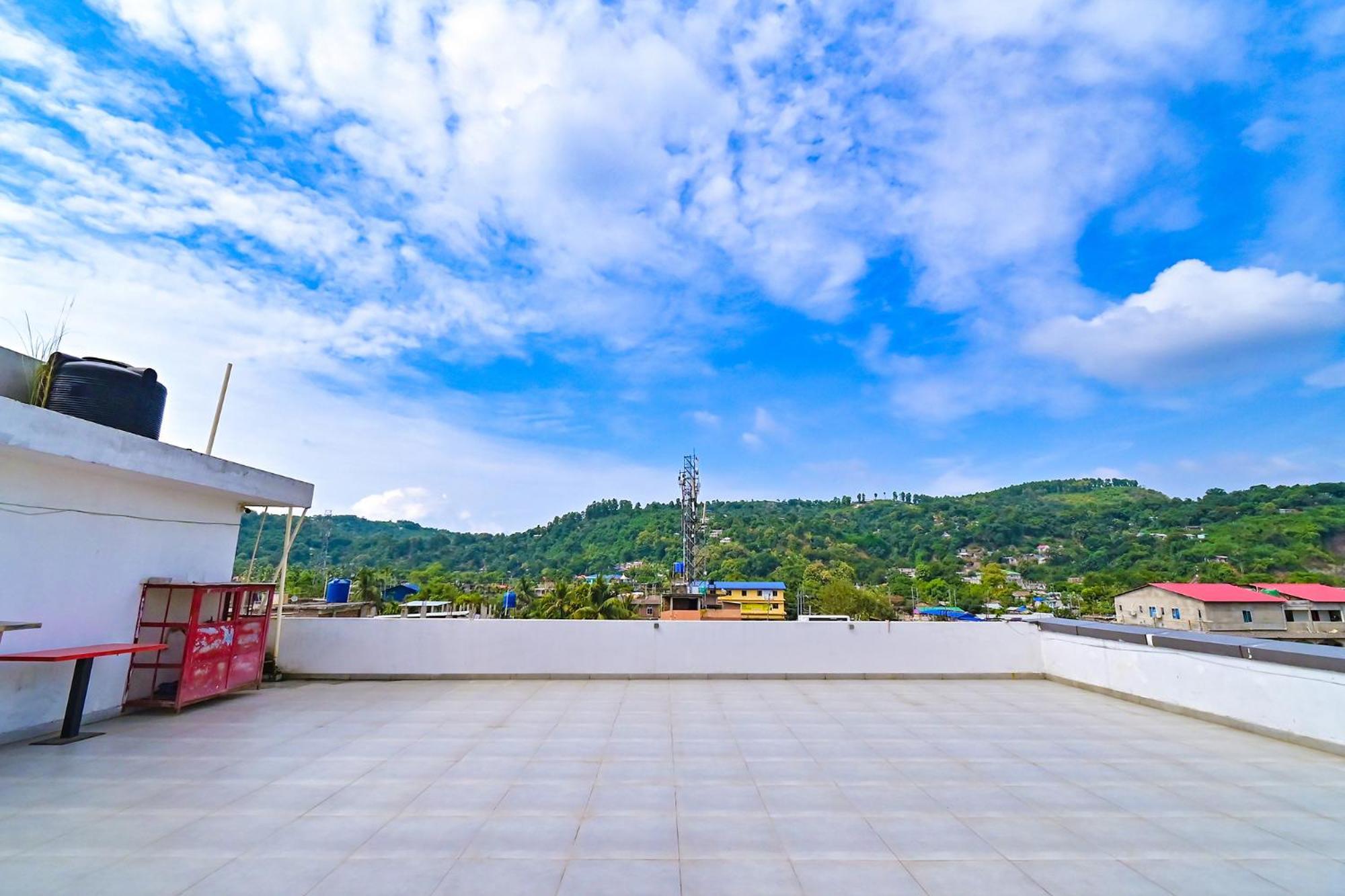 Fabhotel Penthouse - A K Dev Road Guwahati Buitenkant foto