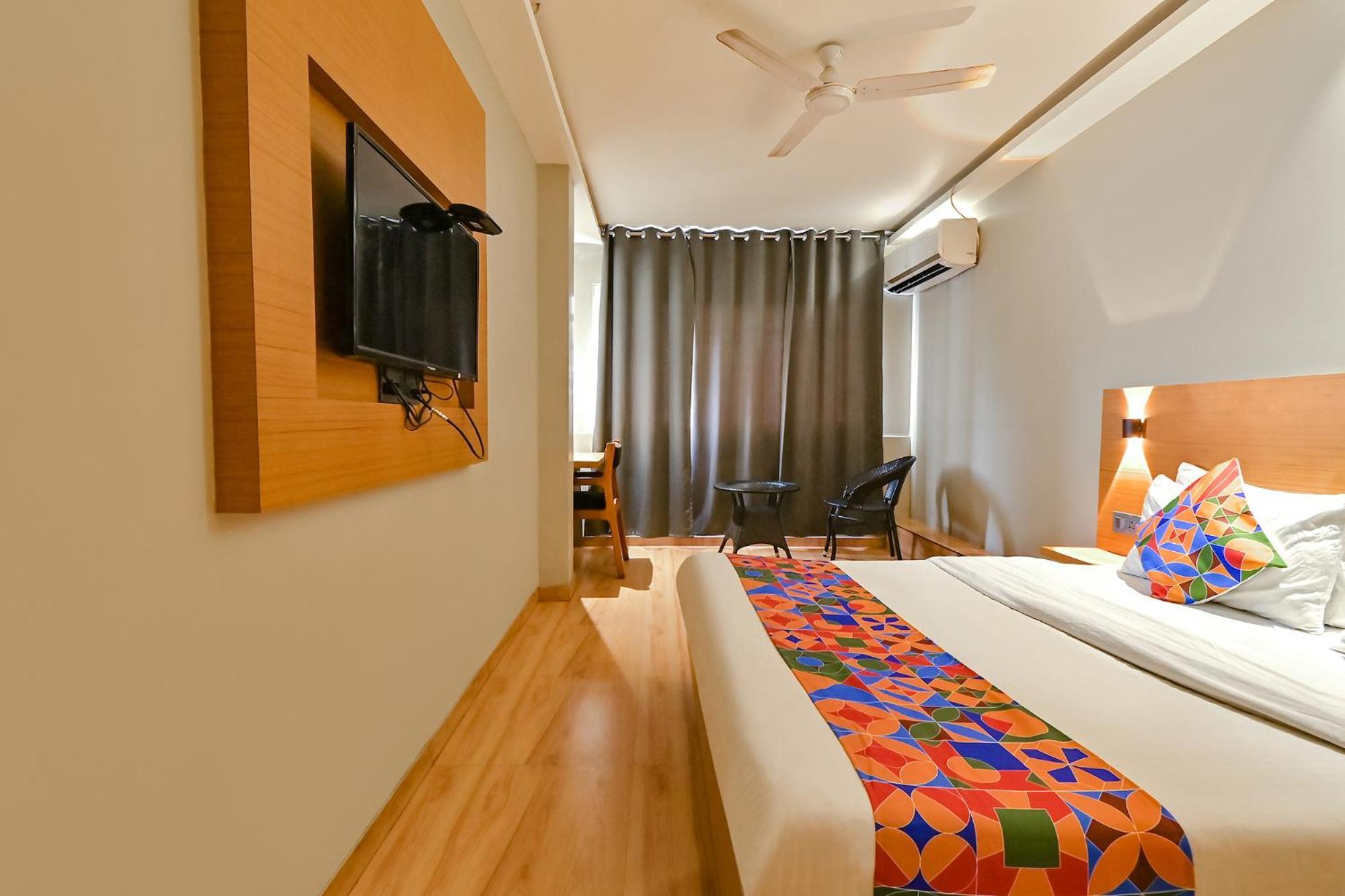 Fabhotel Penthouse - A K Dev Road Guwahati Buitenkant foto